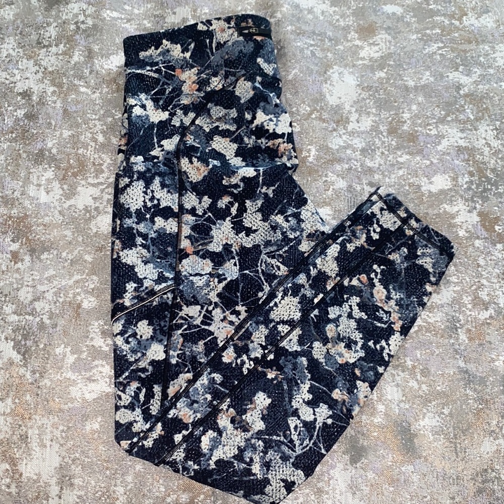 LULULEMON FLORAL LEGGINGS